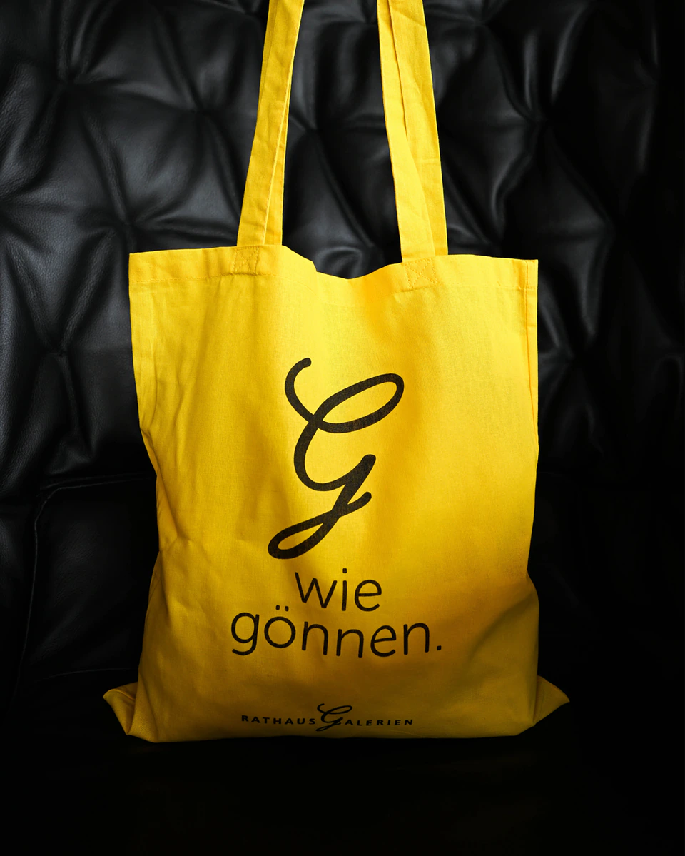 rathausgalerien innsbruck stofftaschen gelb mit schriftzug g wie gönnen